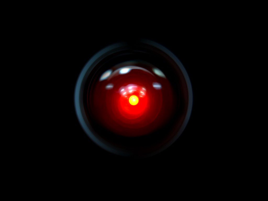 HAL-9000_CASE_TRACLabs Dans le film 2001, l'Odyssée de l'espace, de Stanley Kubrick, HAL 9000 (abrégé avec le prénom « HAL ») est le nom du systà¨me informatique embarqué du vaisseau spatial habité Discovery One, chargé d'enquàªter à  l'autre bout du systà¨me solaire sur le signal émis par un monolithe basé sur la Lune en direction d'un point proche de la planà¨te Jupiter.